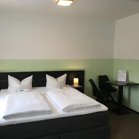 Goldener Falke Hotell 3*