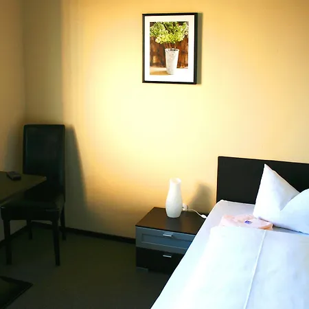 Hotell Goldener Falke 3*