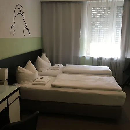 Hotell Goldener Falke 3*